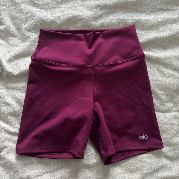 ALO Yoga Women's Wild Berry Airlift Shorts 5'